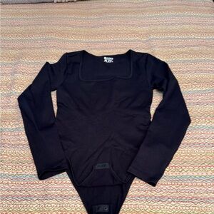 OQQ Women's Black Ribbed Square Neck Long Sleeve Bodysuits Size Medium